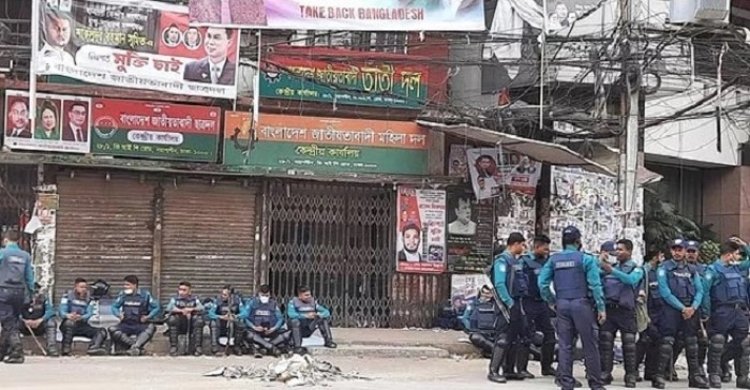 নয়াপল্টনে বিএনপি কার্যালয়ে তালা, যান চলাচল বন্ধ: সতর্ক অবস্থানে পুলিশ