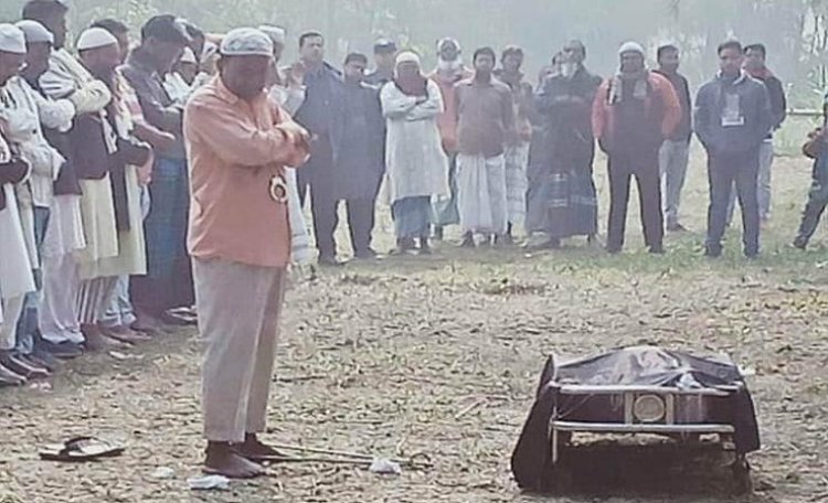 হাতকড়া-ডান্ডাবেড়ি নিয়েই মায়ের জানাজা পড়লেন বিএনপি নেতা