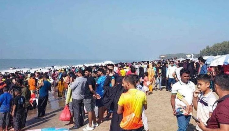 পর্যটকে ঠাসা কক্সবাজার, খাবারের বাড়তি দাম নেওয়ার অভিযোগ