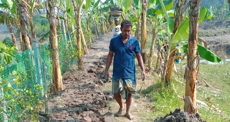 অতি দরিদ্রদের কর্মসংস্থান প্রকল্পে ভুয়া শ্রমিকের তালিকা