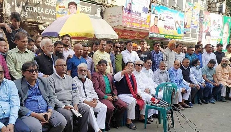 রাজধানীর বিভিন্ন পয়েন্টে আওয়ামী লীগের সতর্ক অবস্থান