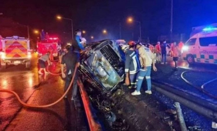 দুর্ঘটনার পর গাড়িতে আগুন ধরে শিশুসহ ১১ জনের মৃত্যু