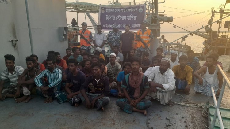 মেঘনায় নিষেধাজ্ঞা অমান্য করে মাছ শিকার, ৩০ জেলে আটক