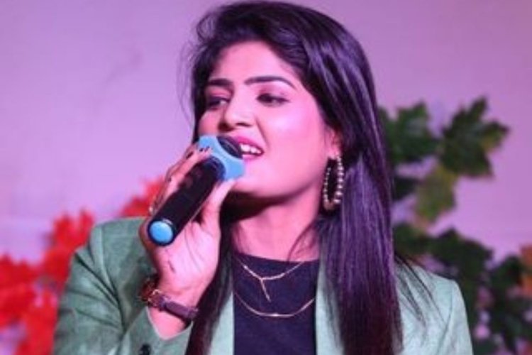 কনসার্টে গুলিবিদ্ধ গায়িকা