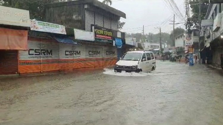 বৃষ্টি-পাহাড়ি ঢলে সুনামগঞ্জে আবারও বেড়েছে পানি, বন্যার আশঙ্কা
