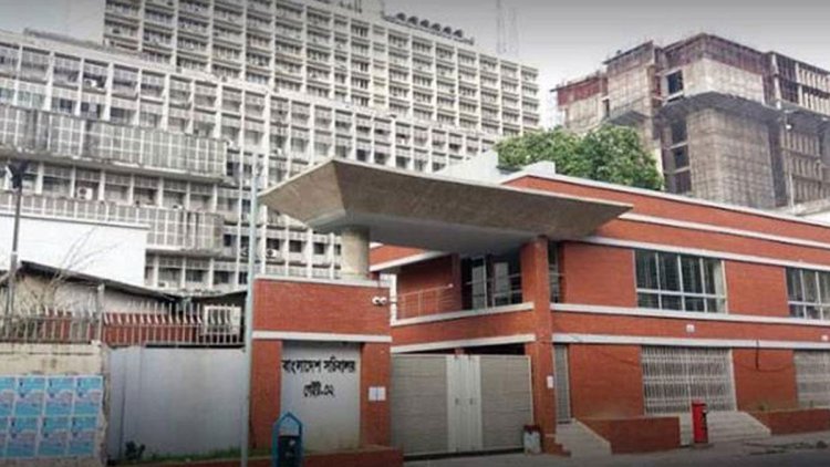 সচিবদের সতর্কতার সঙ্গে দায়িত্ব পালন করার নির্দেশ
