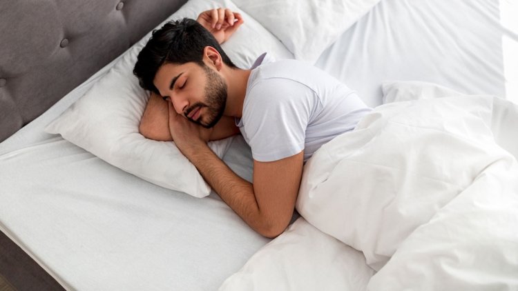 ২ মিনিটে ঘুমিয়ে পড়ার উপায়