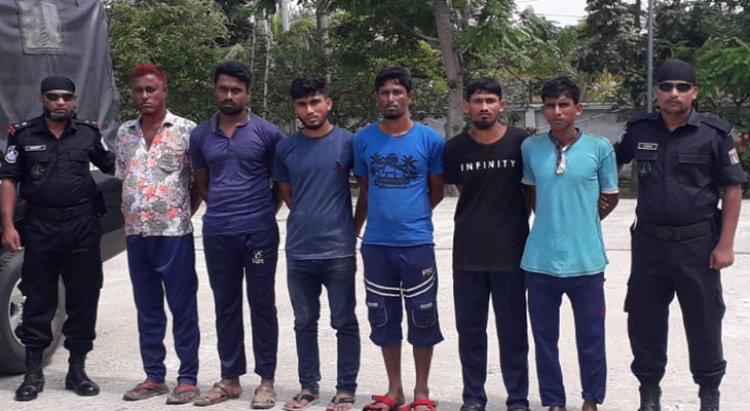 পাচারকালে রামপাল বিদ্যুৎ কেন্দ্রের ৬ হাজার টন কয়লা জব্দ, আটক ৬