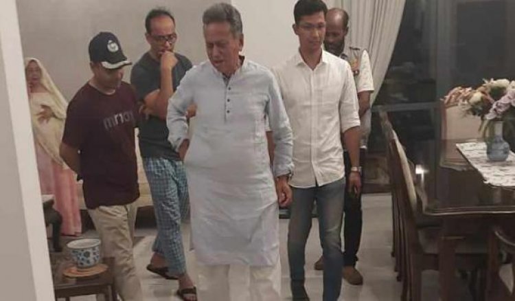 এবার আমীর খসরু গ্রেপ্তার
