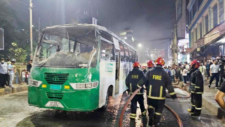 ৩০ মিনিটের ব্যবধানে রাজধানীতে তিন বাসে আগুন