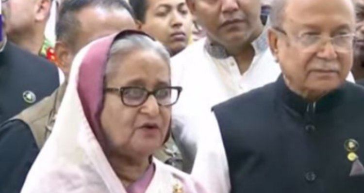 প্রধানমন্ত্রী মনোনয়নপত্র বিক্রি উদ্বোধন করলেন প্রধানমন্ত্রী