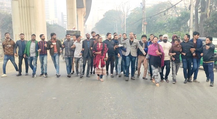 অবরোধের সমর্থনে কাওরানবাজারে ছাত্রদলের বিক্ষোভ মিছিল