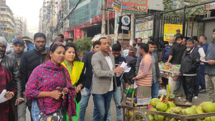 নির্বাচন বর্জন ও অসহযোগ আন্দোলনের পক্ষে ছাত্রদলের লিফলেট বিতরণ
