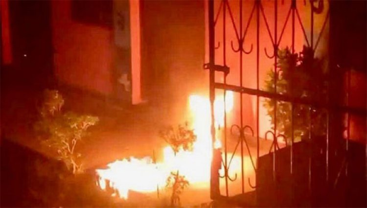 ২৪ ঘণ্টায় ১৪ জেলায় ২১ ভোটকেন্দ্রে আগুন