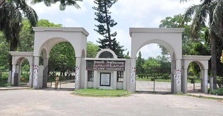 দেড়মাস পর নেকাব পরেই ভাইভা দিলেন সেই ছাত্রী