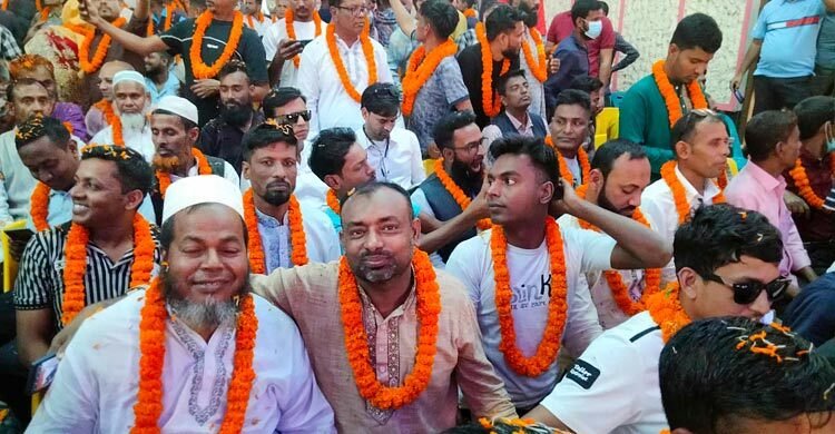 সিরাজগঞ্জে জামিনে মুক্ত বিএনপির ৬৫০ নেতাকর্মীকে সংবর্ধনা