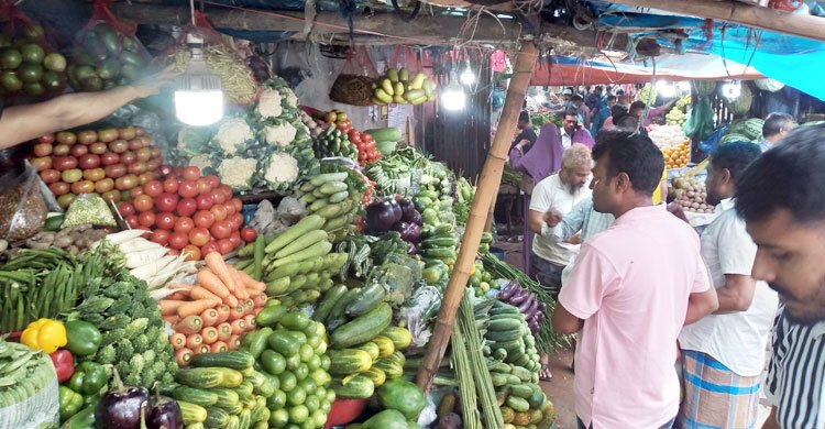 সবজিতে স্বস্তি, চাল পেঁয়াজ আলু চড়া