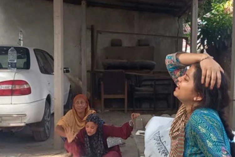 গজারিয়ায় কাভার্ডভ্যানের ধাক্কায় প্রাইভেটকার খাদে, নিহত ৩