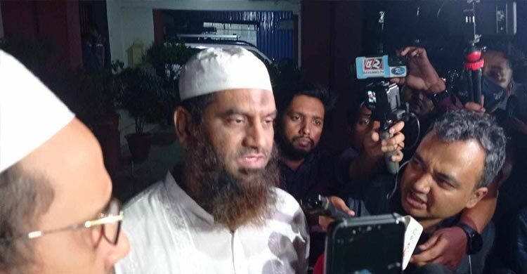 ডিবি কার্যালয় থেকে বেরিয়ে যা বললেন মামুনুল হক