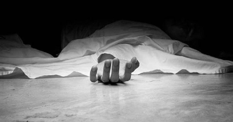 জামগাছ থেকে পড়ে সাবেক ফুটবলারের মৃত্যু