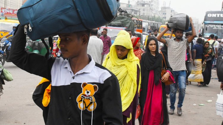 ভোগান্তি মাথায় নিয়েই রাজধানী ছাড়ে লাখো মানুষ