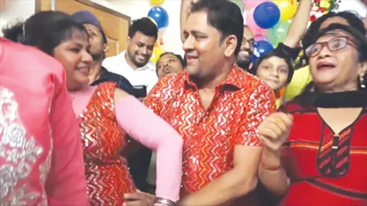 সমালোচনার ঝড়
