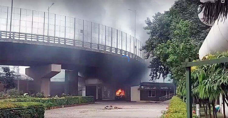 রামপুরায় বিটিভির ক্যানটিন, রিসিপশন ও গাড়িতে আগুন