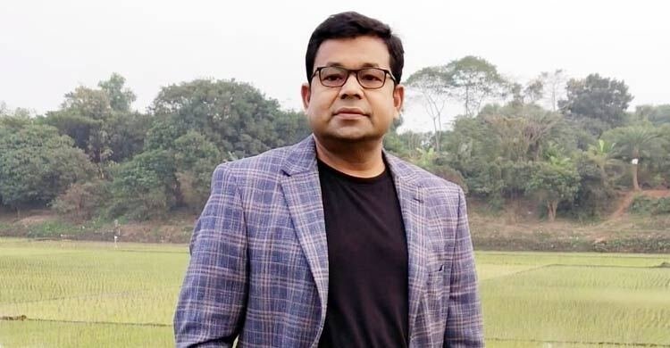 বন্যার্তদের জন্য স্যালাইন সংগ্রহ করেছেন মনির খান