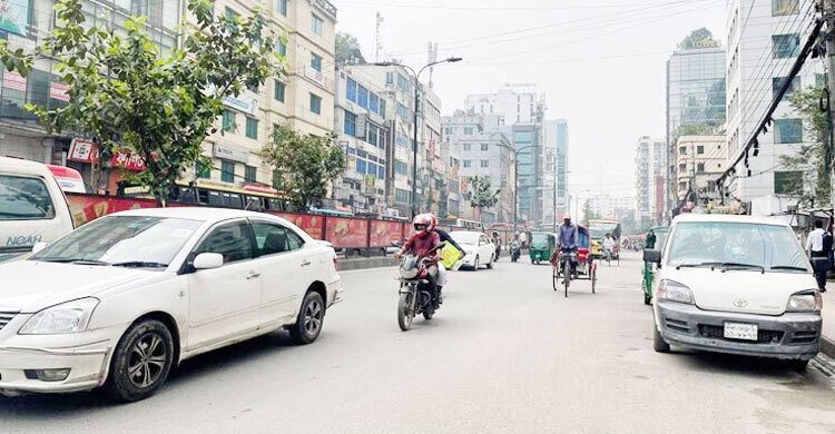 বায়ুদূষণের শীর্ষে আজ ঢাকা