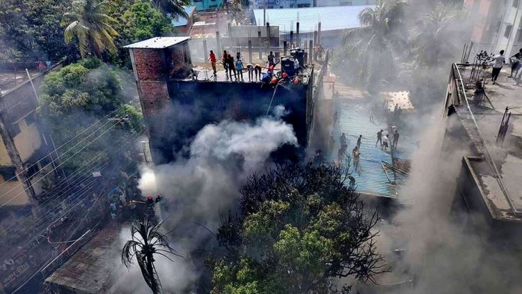 চট্টগ্রামের আবাসিক এলাকার টায়ার কারখানায় আগুন