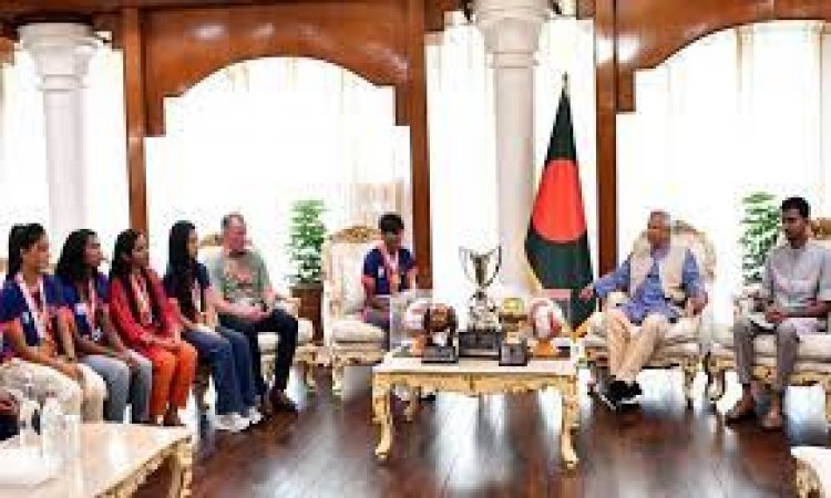 সাফজয়ী নারী ফুটবল দলকে প্রধান উপদেষ্টার সংবর্ধনা