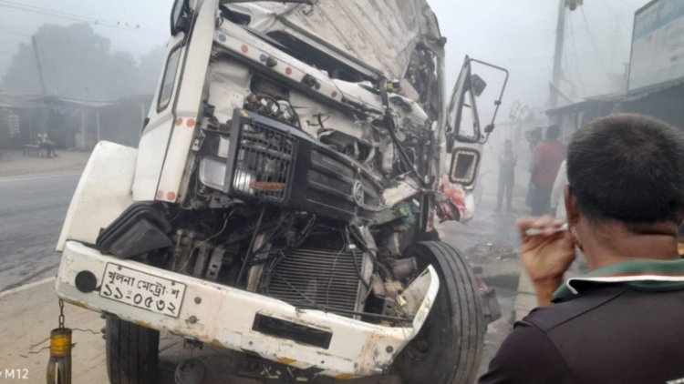 দাঁড়িয়ে থাকা ট্রাকে আরেক ট্রাকের ধাক্কায় নিহত ১
