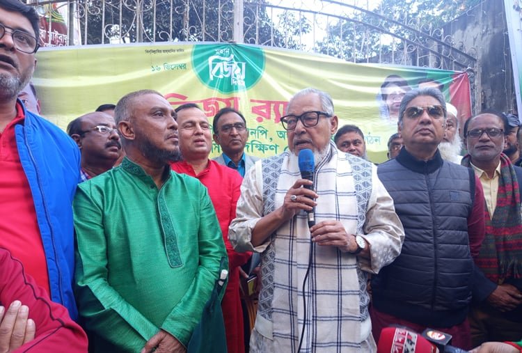 বর্তমান সরকার জোর করে ক্ষমতা নেয়নি, আমরাই দিয়েছি: নজরুল ইসলাম