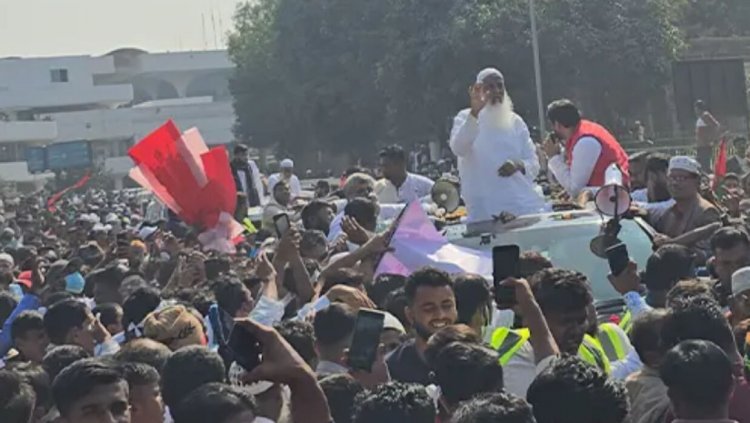 ১৩ বছর পর দেশে ফিরলেন কায়কোবাদ, বিমানবন্দরে বিএনপির কর্মী-সমর্থকদের ঢল
