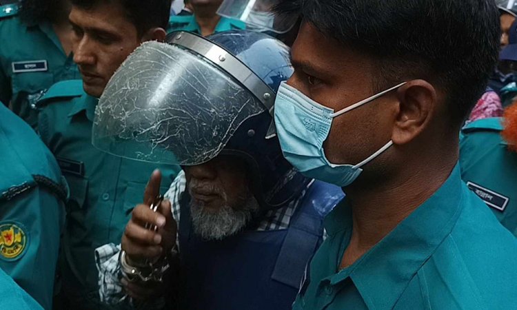 কাঠগড়ায় কাঠের চেয়ার পেলেন সাবেক মন্ত্রী আমু
