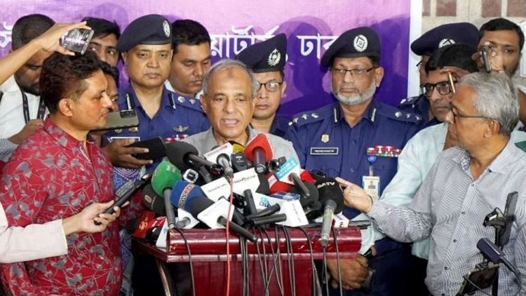 আইনশৃঙ্খলা রক্ষাকারী বাহিনী ছাড়া কারও অভিযান চালানোর অধিকার নেই- স্বরাষ্ট্র উপদেষ্টা