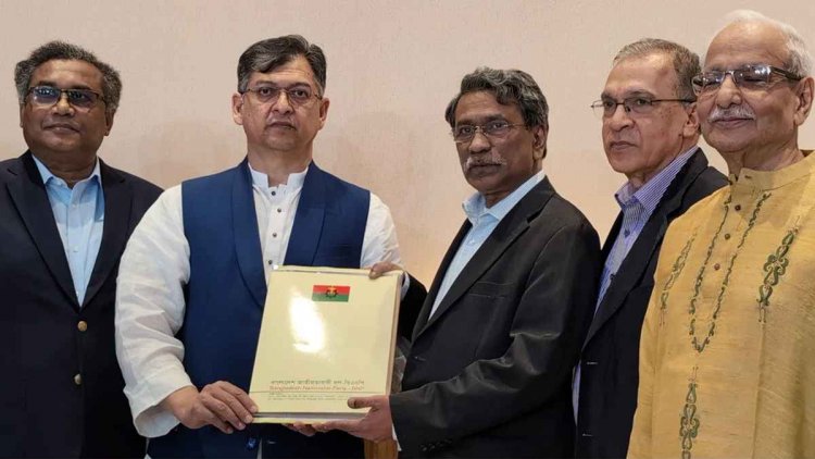 সংবিধানে ৭১’র সঙ্গে ২৪’কে একই কাতারে আনা সমুচিত নয়