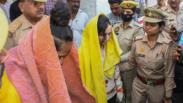 স্বামীকে হত্যা: প্রেমিককে নিয়ে একসঙ্গে জেলে থাকতে চান মুসকান