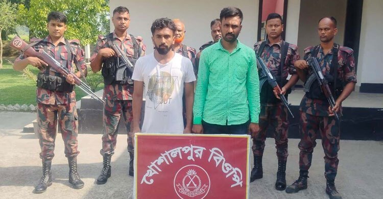 ভারতে প্রবেশের চেষ্টাকালে বিজিবির হাতে নারীসহ ৯ বাংলাদেশি আটক