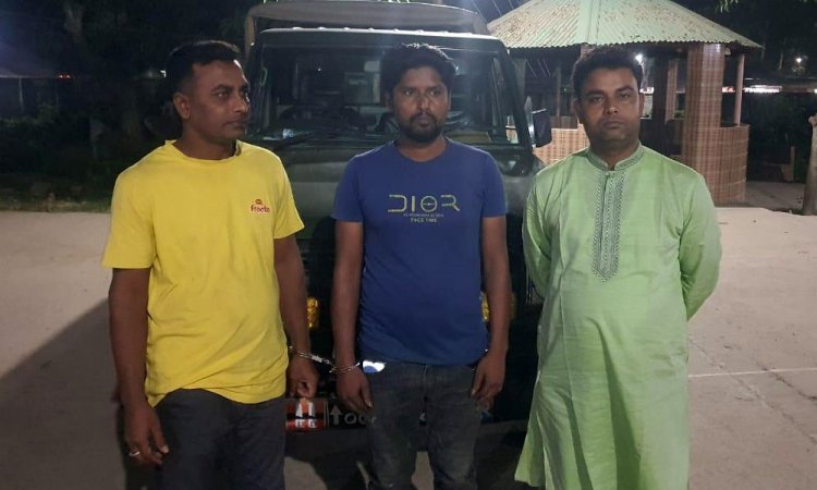 নাটোর ট্রাক থেকে চাঁদা তোলার সময় বিএনপি নেতাসহ গ্রেপ্তার ৩