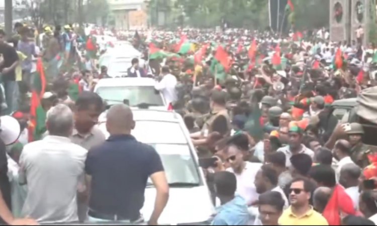 ‘ফিরোজার’ উদ্দেশে খালেদা জিয়া, সড়কে নেতাকর্মীদের উপচে পড়া ভিড়