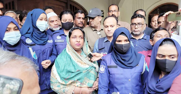 আইভী গ্রেফতার